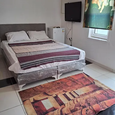 Antalyanin Kalbinde Terasli Odalar Maison d'hôtes *