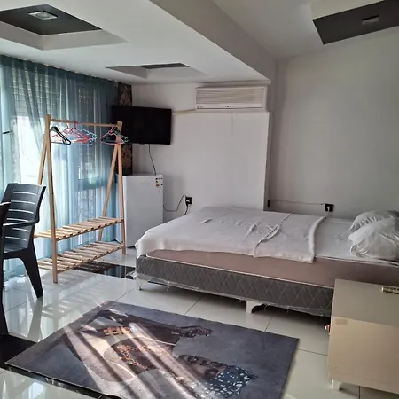 Antalyanin Kalbinde Terasli Odalar Vendégház Antalya