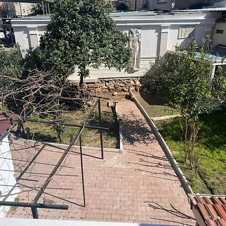 Antalyanin Kalbinde Terasli Odalar Gasthof Antalya