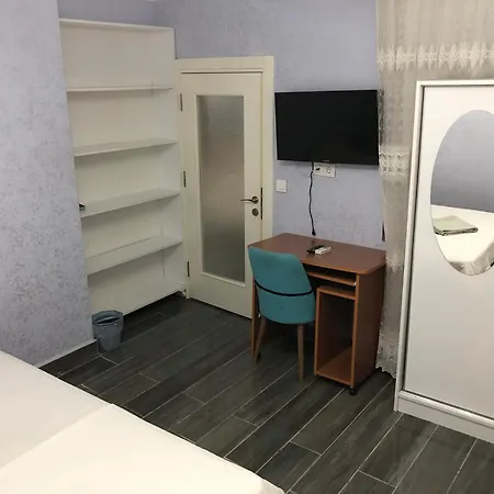 Antalyanin Kalbinde Terasli Odalar ゲストハウス アンタルヤ