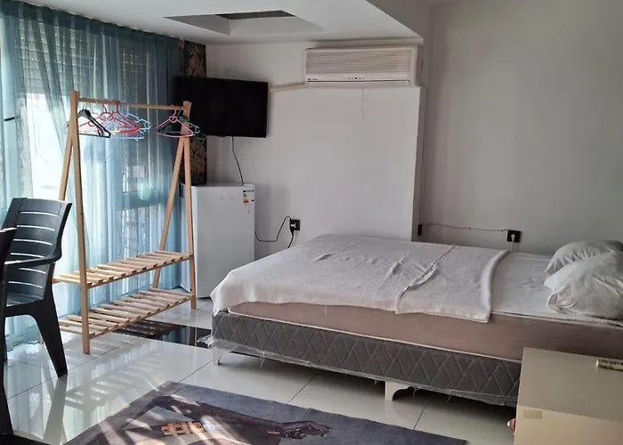 Antalyanin Kalbinde Terasli Odalar Gasthof Antalya