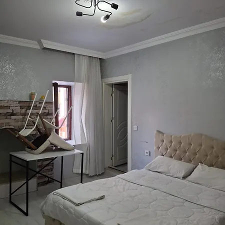 Antalyanin Kalbinde Terasli Odalar *